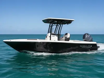 2024 Robalo 226 CAYMAN