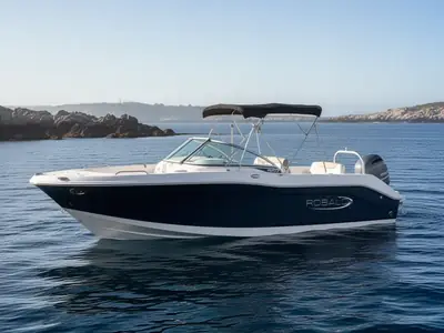 2022 Robalo R207 Dual Console