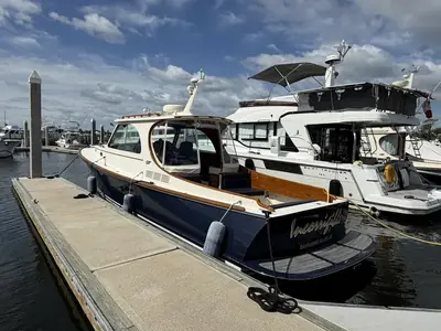 2009 hinckley 37 Picnic Boat