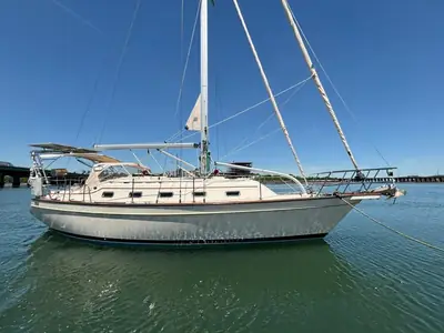 Island Packet 370