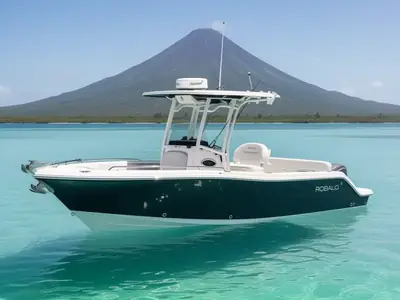 2021 Robalo R230 Center Console
