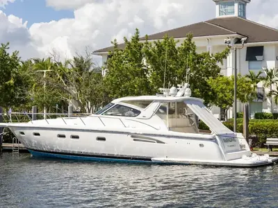 2000 Tiara 5200 EXPRESS