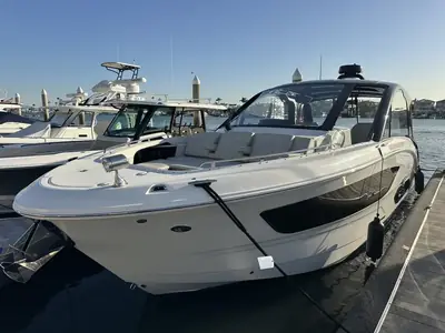 2024 Sea Ray 370 Sundancer