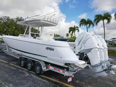 Intrepid Powerboats 345 Nomad Fe
