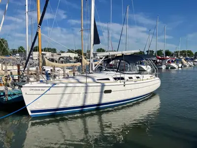 2005 Hunter 36