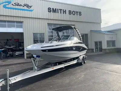 Crownline E260 XS