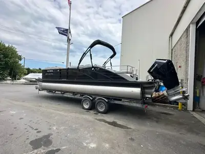 Bennington Pontoons 25 RCW