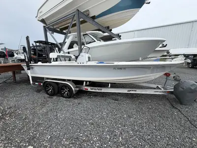 Hewes Redfisher 21