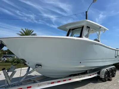 Robalo R300 Center Console