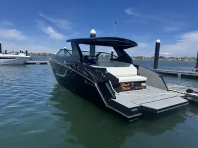 2022 Cruisers 38 GLS I/O