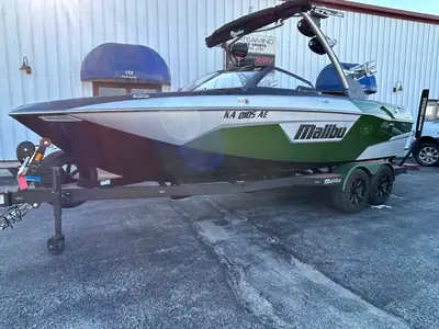 2022 Malibu 23 LSV