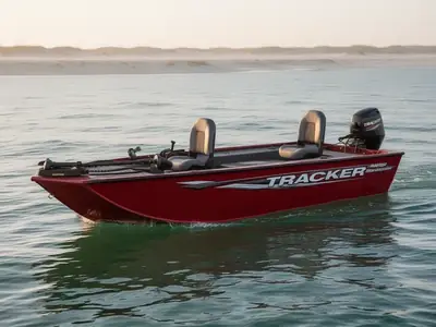 2025 Tracker PANFISH 17