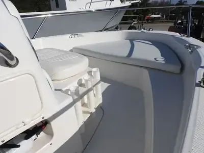 2011 Boston Whaler 180 Dauntless