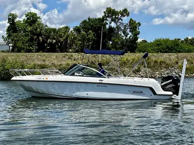 2015 Boston Whaler 230
