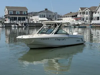 2018 Boston Whaler 230