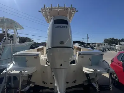 Pioneer 220 BAY SPORT
