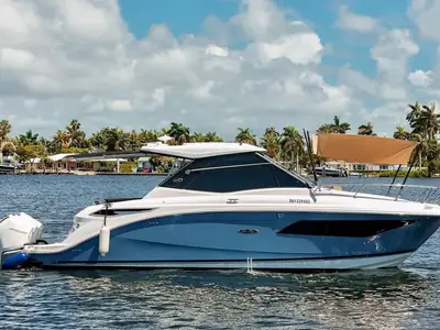 2022 Sea Ray Sundancer 320 Outboard