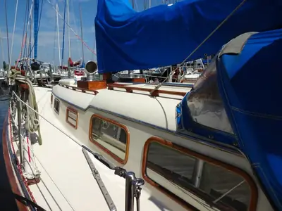 Cheoy Lee Shipyard . Offshore 36
