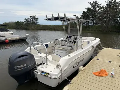 2021 Robalo R200