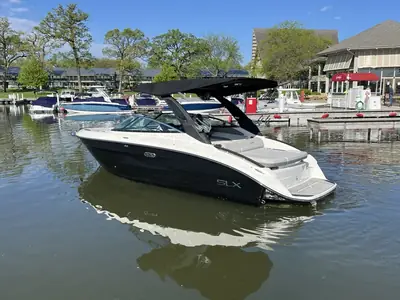 Sea Ray SLX 260 Surf
