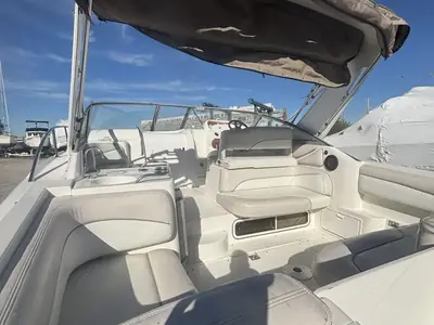 Larson Ind CABRIO 330 MID CABIN