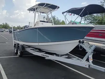 Mako 214 CENTER CONSOLE