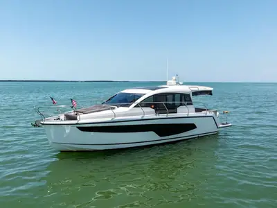 Sealine C335v