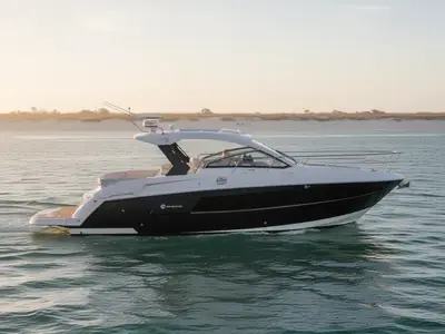 2018 Cruisers 390 Express Coupe
