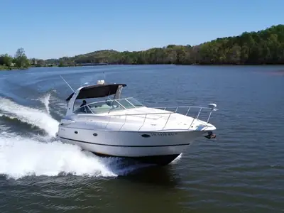 2004 Cruisers 370 Express