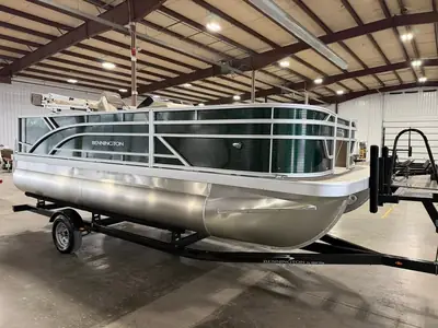 Bennington Pontoons 18 SF