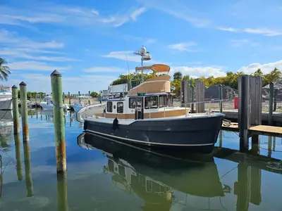 2014 Ranger Tugs R-31 CB