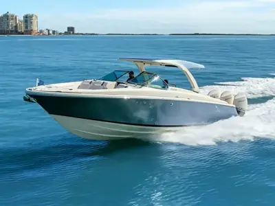 Chris-Craft Launch 35 GT