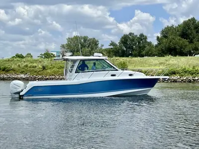 2019 Boston Whaler 345 Conquest