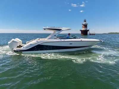 2026 Sea Ray SLX 310 Outboard
