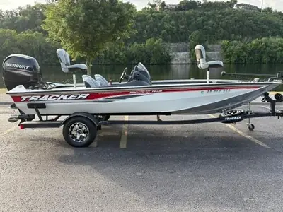 Tracker PRO TEAM 195 TXW 40TH