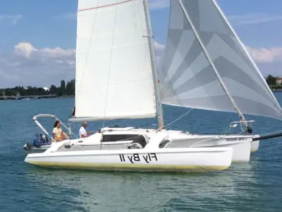 2009 Corsair F28 R