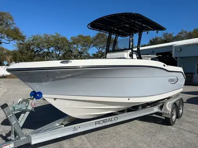 2026 Robalo R200