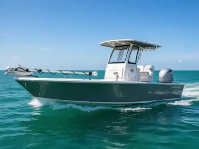 2025 Robalo R250 Center Console