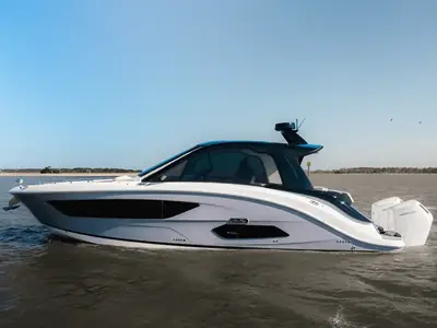 2023 Sea Ray 370 Sundancer Outboard