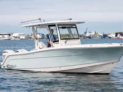 2023 Robalo R302 Center Console