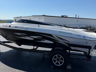 2013 Four Winns 190