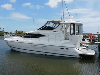 2001 Cruisers 4450 EXPRESS MOTORYACHT