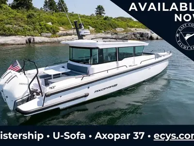 2026 Axopar 37 XC Cross Cabin
