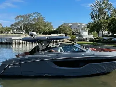 2023 Cruisers 38 GLS I/O