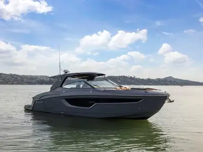 2022 Cruisers 38 GLS I/O