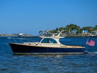 2010 hinckley 37 Picnic Boat