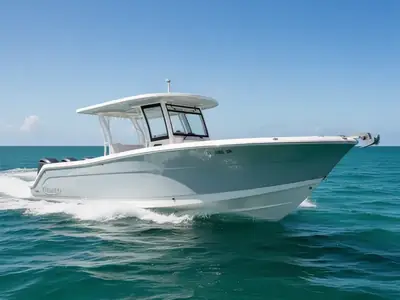 2020 Robalo R302 Center Console