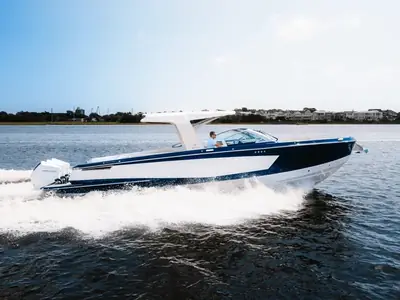 Aviara AV36 Outboard