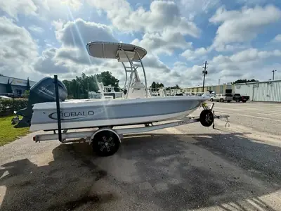 2023 Robalo 206 CAYMAN