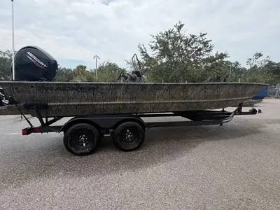 Tracker Grizzly 2072 CC